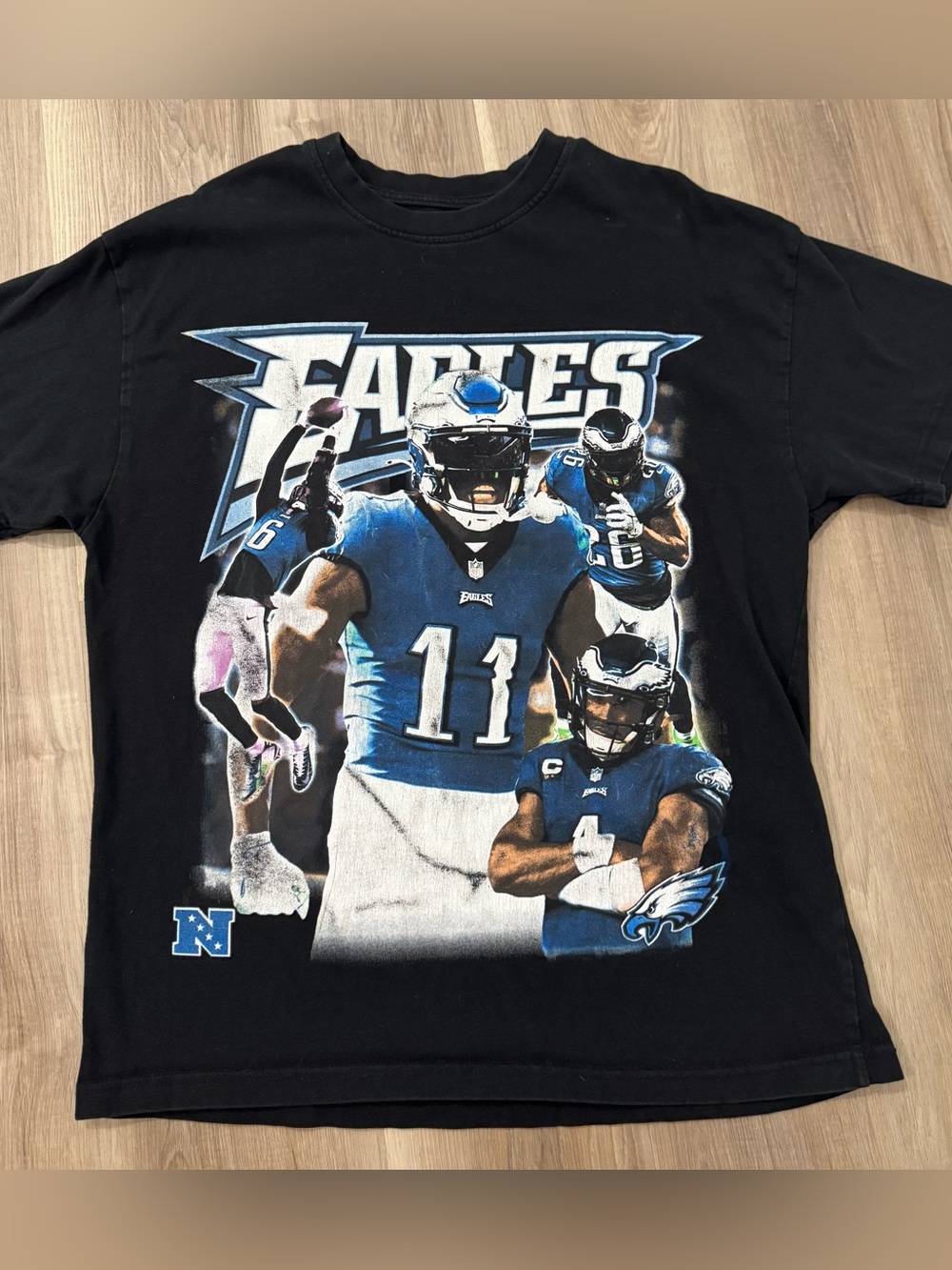 Philadelphia Eagles Black & Blue Graphic Tee - Team Logo Football Shirt - Mens M